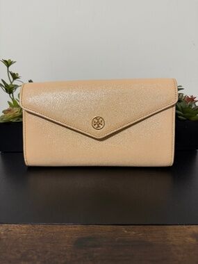 Tory Burch Envelope Wallet on Chain